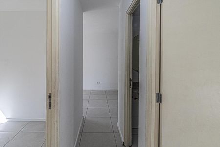 corredor para os cômodos_2 de casa de condomínio à venda com 3 quartos, 59m² em Taboão, São Paulo
