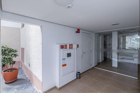 hall de entrada_2 de casa de condomínio à venda com 3 quartos, 59m² em Taboão, São Paulo