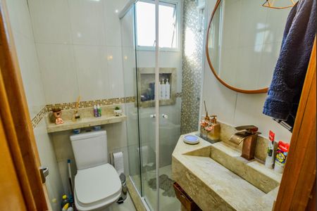 Banheiro de apartamento à venda com 2 quartos, 50m² em Parque Erasmo Assunção, Santo André