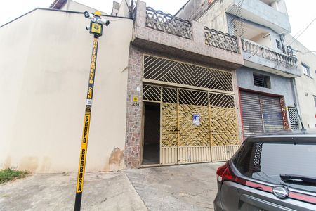 Casa para alugar com 100m², 2 quartos e 1 vaga Casa para alugar com 100m², 2 quartos e 1 vagaFachada + Placa