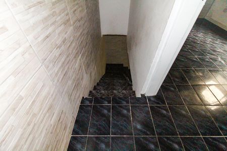 Casa para alugar com 100m², 2 quartos e 1 vaga Casa para alugar com 100m², 2 quartos e 1 vagaEscada