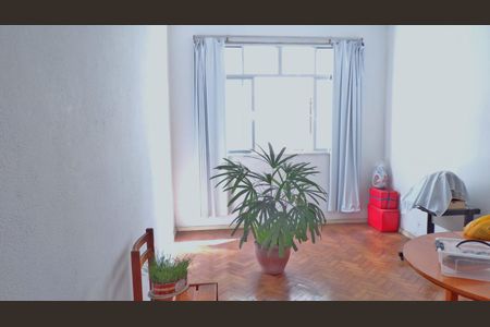 Apartamento para alugar com 71m², 2 quartos e sem vaga