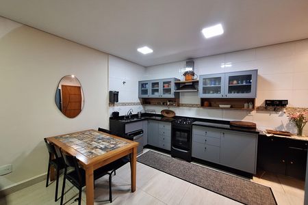 Cozinha de apartamento à venda com 2 quartos, 56m² em Vila Floresta, Santo André
