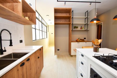cozinha de apartamento à venda com 2 quartos, 81m² em Pinheiros, São Paulo