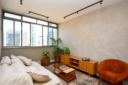 sala de estar de apartamento à venda com 2 quartos, 81m² em Pinheiros, São Paulo