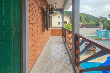 Casa de condomínio para alugar com 389m², 4 quartos e 3 vagas