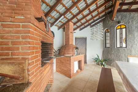 Casa de condomínio para alugar com 389m², 4 quartos e 3 vagas