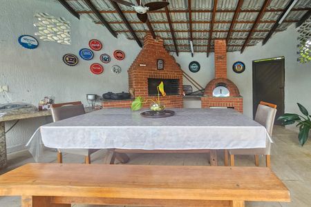 Casa de condomínio para alugar com 389m², 4 quartos e 3 vagas