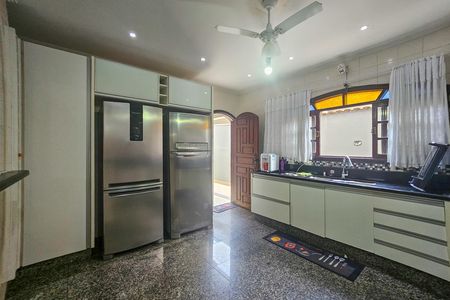 Casa de condomínio para alugar com 389m², 4 quartos e 3 vagas