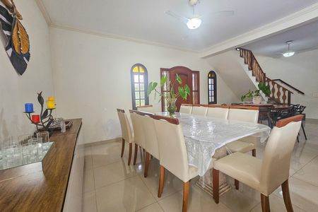 Casa de condomínio para alugar com 389m², 4 quartos e 3 vagas