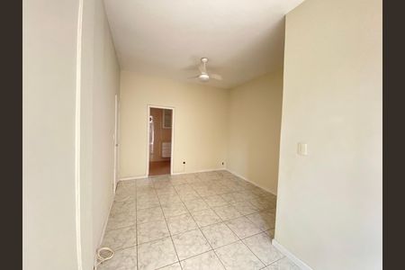 Apartamento para alugar com 72m², 2 quartos e sem vaga