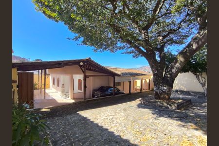 Casa à venda com 3 quartos, 360m² em Mariano de Abreu, Belo Horizonte