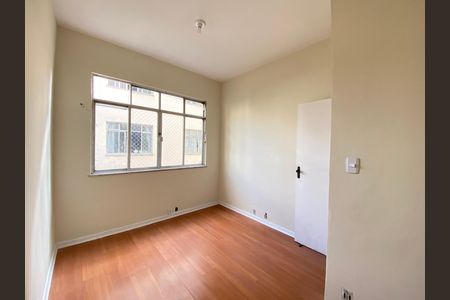 Apartamento para alugar com 72m², 2 quartos e sem vaga