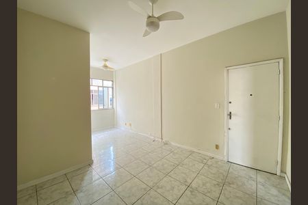 Apartamento para alugar com 72m², 2 quartos e sem vaga