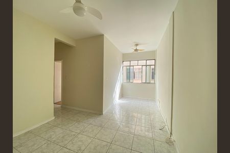 Apartamento para alugar com 72m², 2 quartos e sem vaga