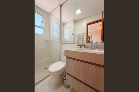 Apartamento à venda com 83m², 2 quartos e 2 vagasBanheiro da Suíte 2
