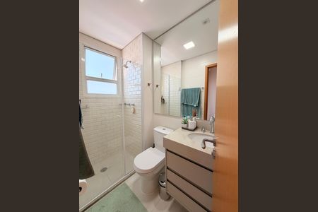 Apartamento à venda com 83m², 2 quartos e 2 vagasBanheiro da Suíte 1