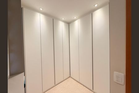 Apartamento à venda com 83m², 2 quartos e 2 vagasSuíte 1 - Closet