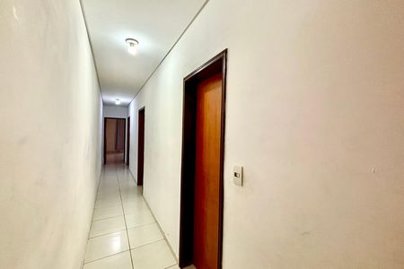 Casa para alugar com 160m², 3 quartos e 2 vagas Casa para alugar com 160m², 3 quartos e 2 vagasCorredor