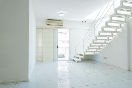 Apartamento para alugar com 180m², 3 quartos e 1 vaga Apartamento para alugar com 180m², 3 quartos e 1 vagaSala