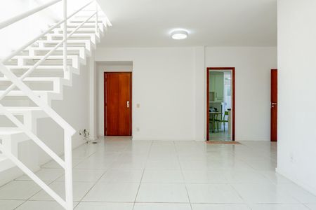 Apartamento para alugar com 180m², 3 quartos e 1 vaga Apartamento para alugar com 180m², 3 quartos e 1 vagaSala