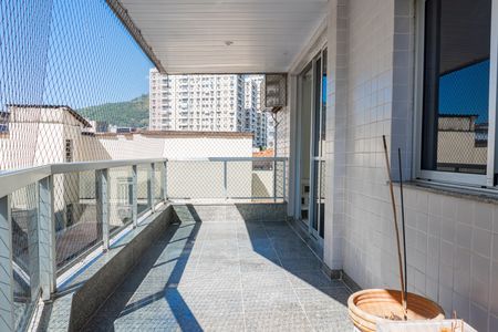 Apartamento para alugar com 180m², 3 quartos e 1 vaga Apartamento para alugar com 180m², 3 quartos e 1 vagaVaranda