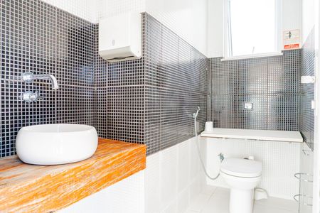 Apartamento para alugar com 180m², 3 quartos e 1 vaga Apartamento para alugar com 180m², 3 quartos e 1 vagaBanheiro 2