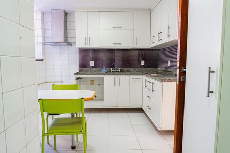 Apartamento para alugar com 180m², 3 quartos e 1 vaga Apartamento para alugar com 180m², 3 quartos e 1 vagaCozinha