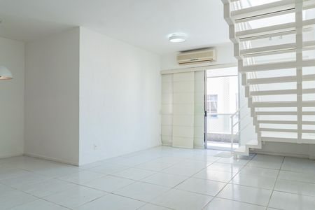 Apartamento para alugar com 180m², 3 quartos e 1 vaga Apartamento para alugar com 180m², 3 quartos e 1 vagaSala