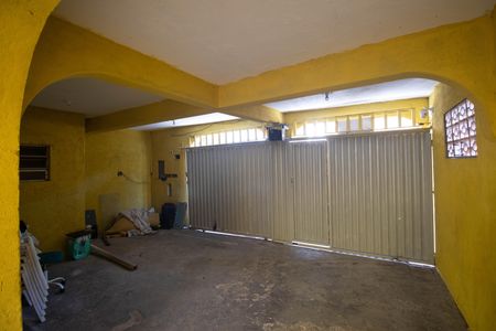 Garagem de casa para alugar com 2 quartos, 150m² em Jardim Hebrom, São Paulo