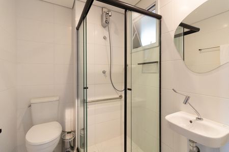 Banheiro de kitnet/studio para alugar com 1 quarto, 25m² em Butantã, São Paulo