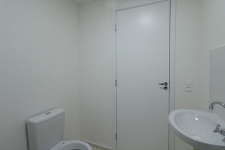 Banheiro de apartamento para alugar com 3 quartos, 54m² em Canhema, Diadema