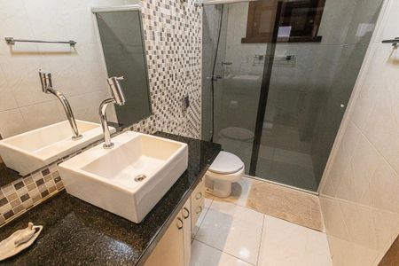 Casa para alugar com 518m², 4 quartos e 4 vagas Casa para alugar com 518m², 4 quartos e 4 vagasbanheiro