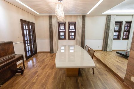 Casa para alugar com 518m², 4 quartos e 4 vagas Casa para alugar com 518m², 4 quartos e 4 vagassala / 2 ambientes