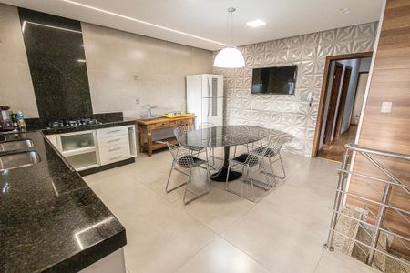 Casa para alugar com 518m², 4 quartos e 4 vagas Casa para alugar com 518m², 4 quartos e 4 vagascozinha