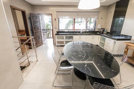 Casa para alugar com 518m², 4 quartos e 4 vagas Casa para alugar com 518m², 4 quartos e 4 vagascozinha