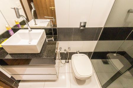 Casa para alugar com 518m², 4 quartos e 4 vagas Casa para alugar com 518m², 4 quartos e 4 vagasbanheiro