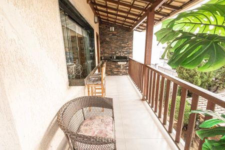 Casa para alugar com 518m², 4 quartos e 4 vagas Casa para alugar com 518m², 4 quartos e 4 vagasvaranda