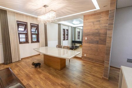 Casa para alugar com 518m², 4 quartos e 4 vagas Casa para alugar com 518m², 4 quartos e 4 vagassala / 2 ambientes