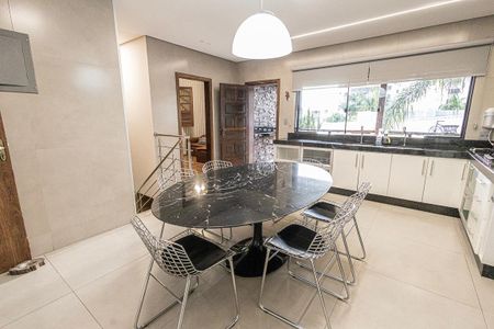 Casa para alugar com 518m², 4 quartos e 4 vagas Casa para alugar com 518m², 4 quartos e 4 vagascozinha