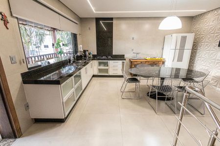 Casa para alugar com 518m², 4 quartos e 4 vagas Casa para alugar com 518m², 4 quartos e 4 vagascozinha