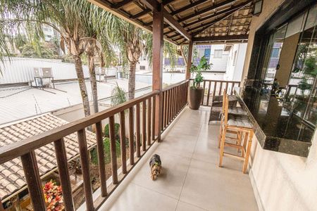 Casa para alugar com 518m², 4 quartos e 4 vagas Casa para alugar com 518m², 4 quartos e 4 vagasvaranda