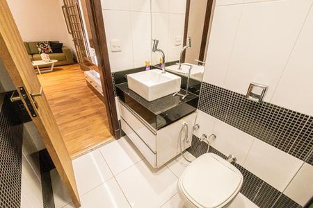 Casa para alugar com 518m², 4 quartos e 4 vagas Casa para alugar com 518m², 4 quartos e 4 vagasbanheiro