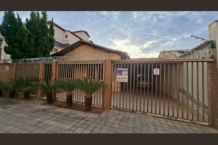 Casa para alugar com 518m², 4 quartos e 4 vagas Casa para alugar com 518m², 4 quartos e 4 vagasFachada / Placa G: FLRR 82