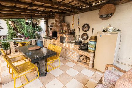 Casa para alugar com 518m², 4 quartos e 4 vagas Casa para alugar com 518m², 4 quartos e 4 vagasquiantal / fogão a lenha