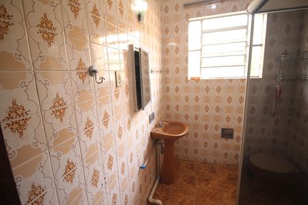 Banheiro de casa para alugar com 4 quartos, 180m² em Santa Helena, Belo Horizonte