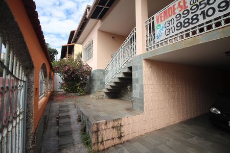Quintal de casa para alugar com 4 quartos, 180m² em Santa Helena, Belo Horizonte
