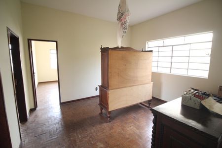 Casa para alugar com 180m², 4 quartos e 2 vagasSala