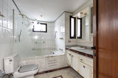 Apartamento para alugar com 310m², 5 quartos e 5 vagas