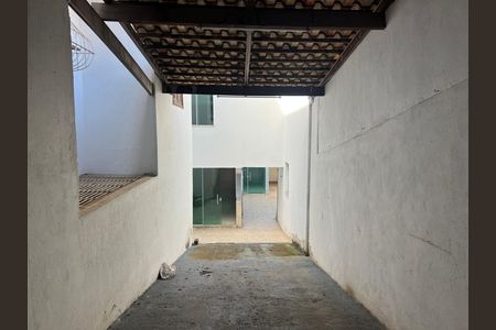 Garagem de casa para alugar com 3 quartos, 233m² em Parque Xangri-lá, Contagem